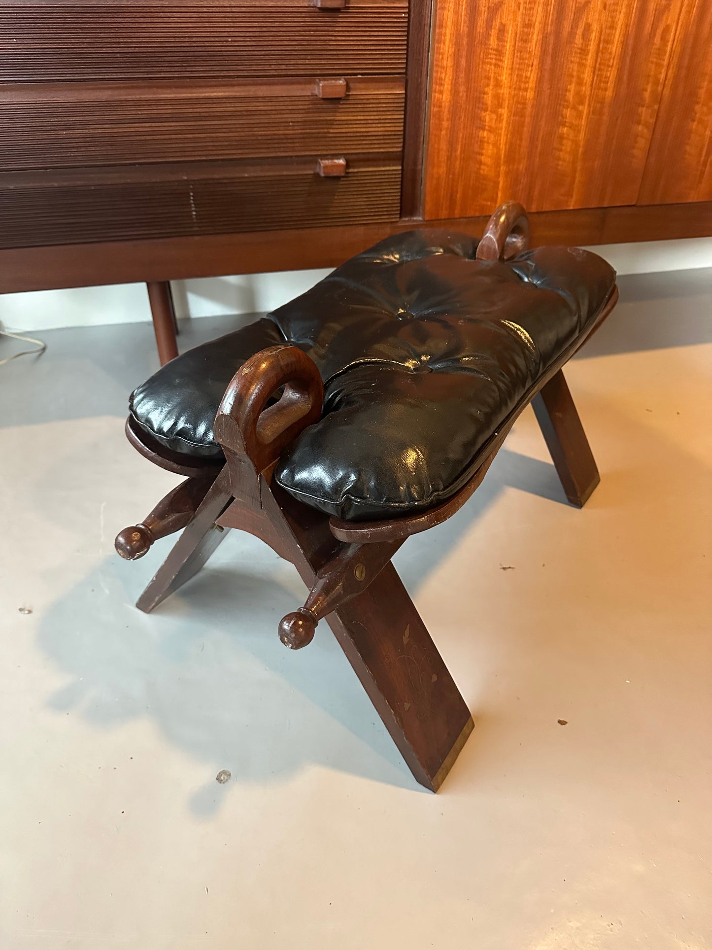 Camel seat stool