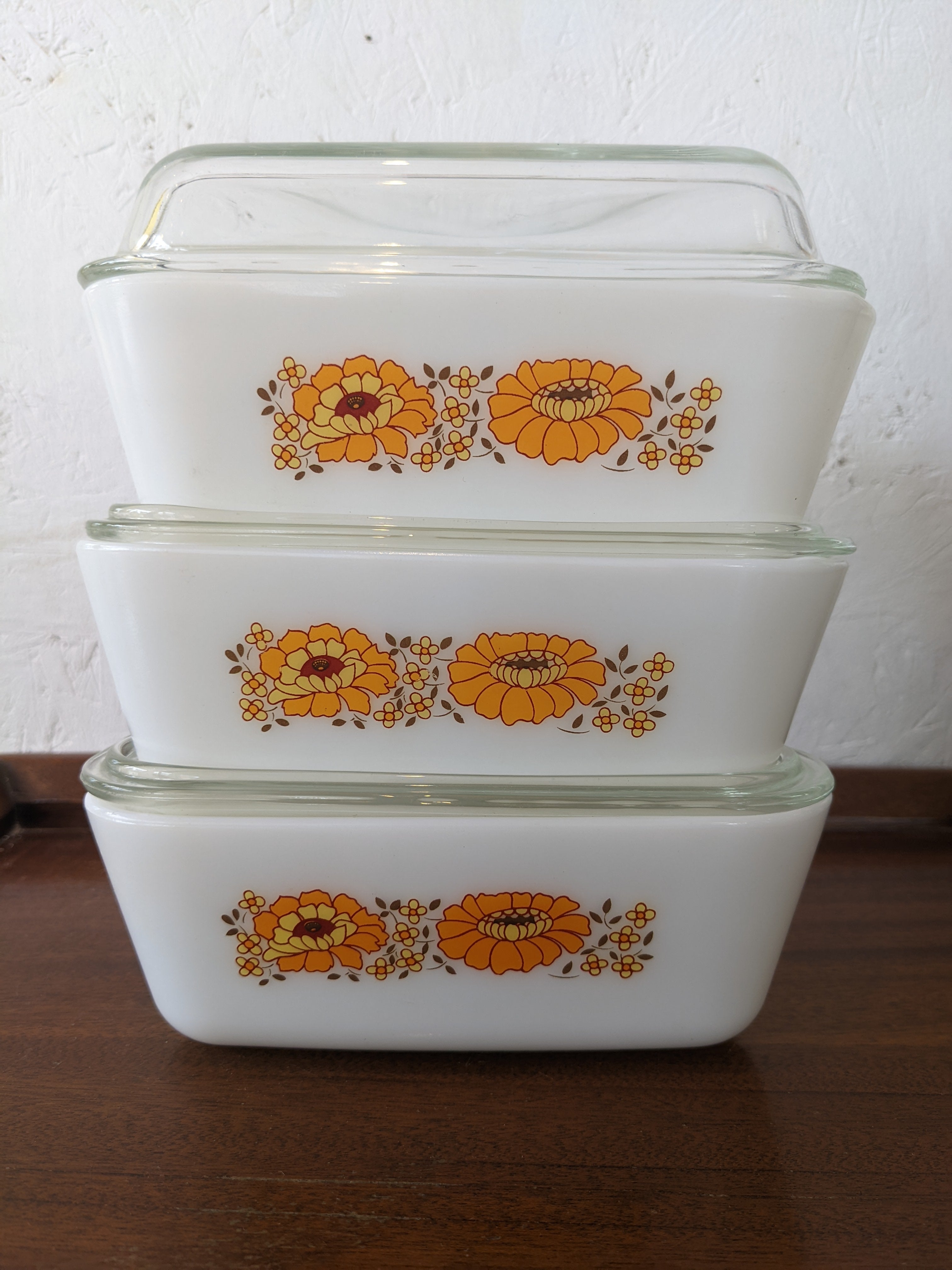 Pyrex vintage on sale casserole dishes