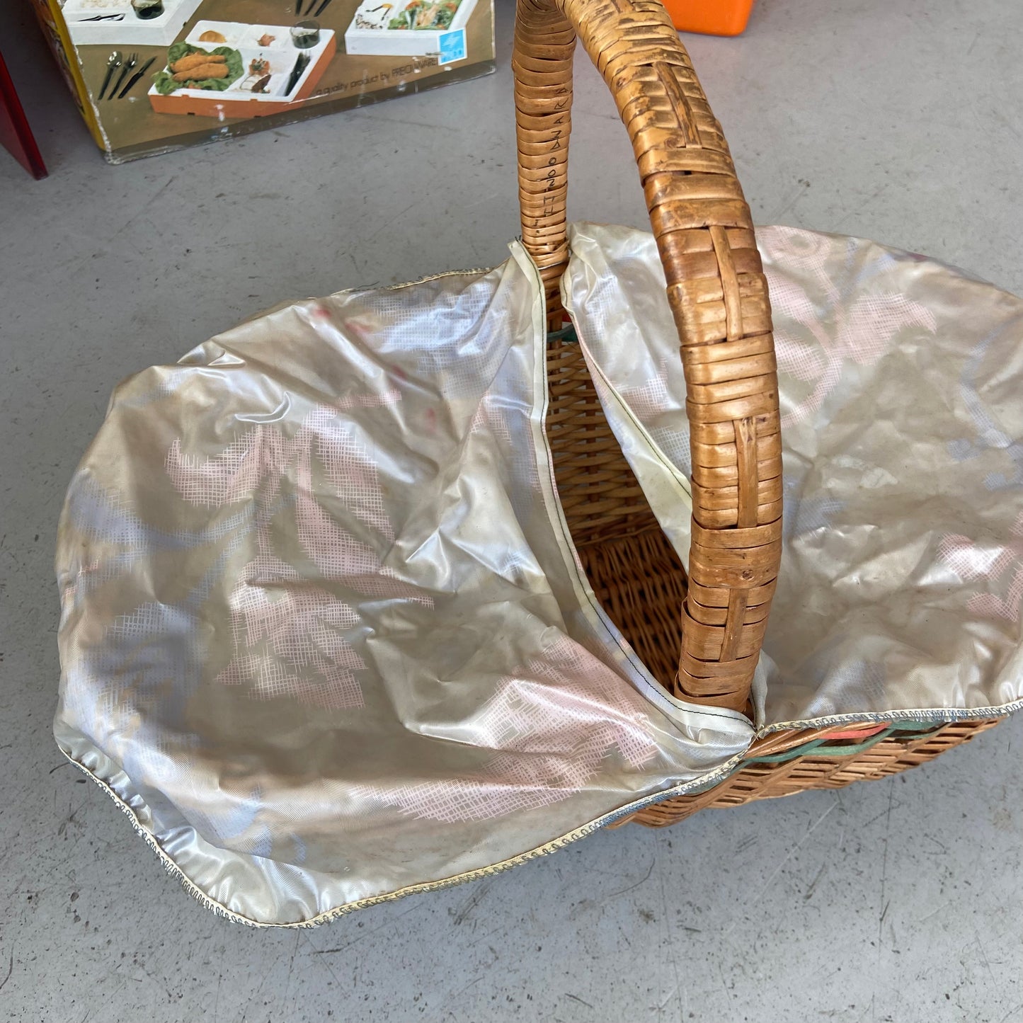 Vintage Wicker Picnic Basket